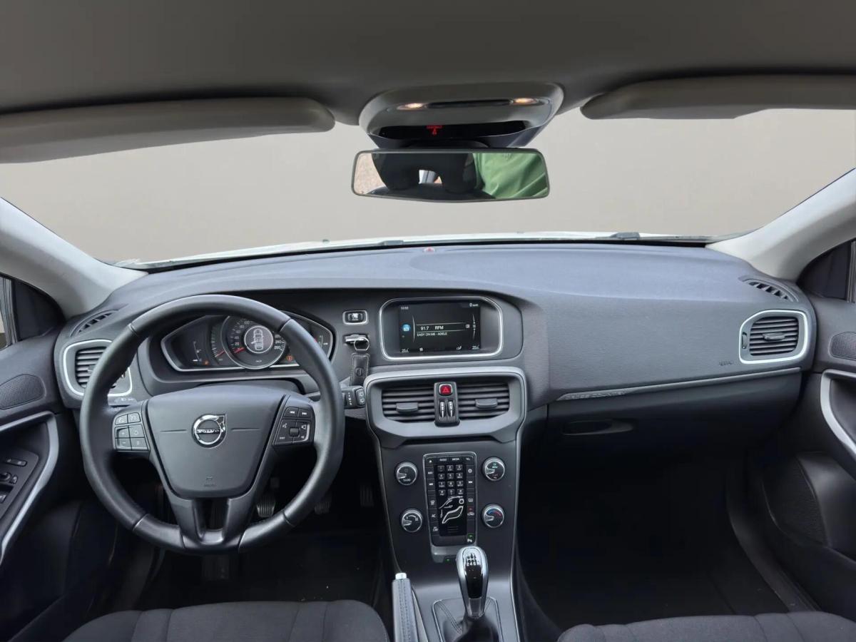 volvo-v40-cross-country-2016-diesel-1969cc