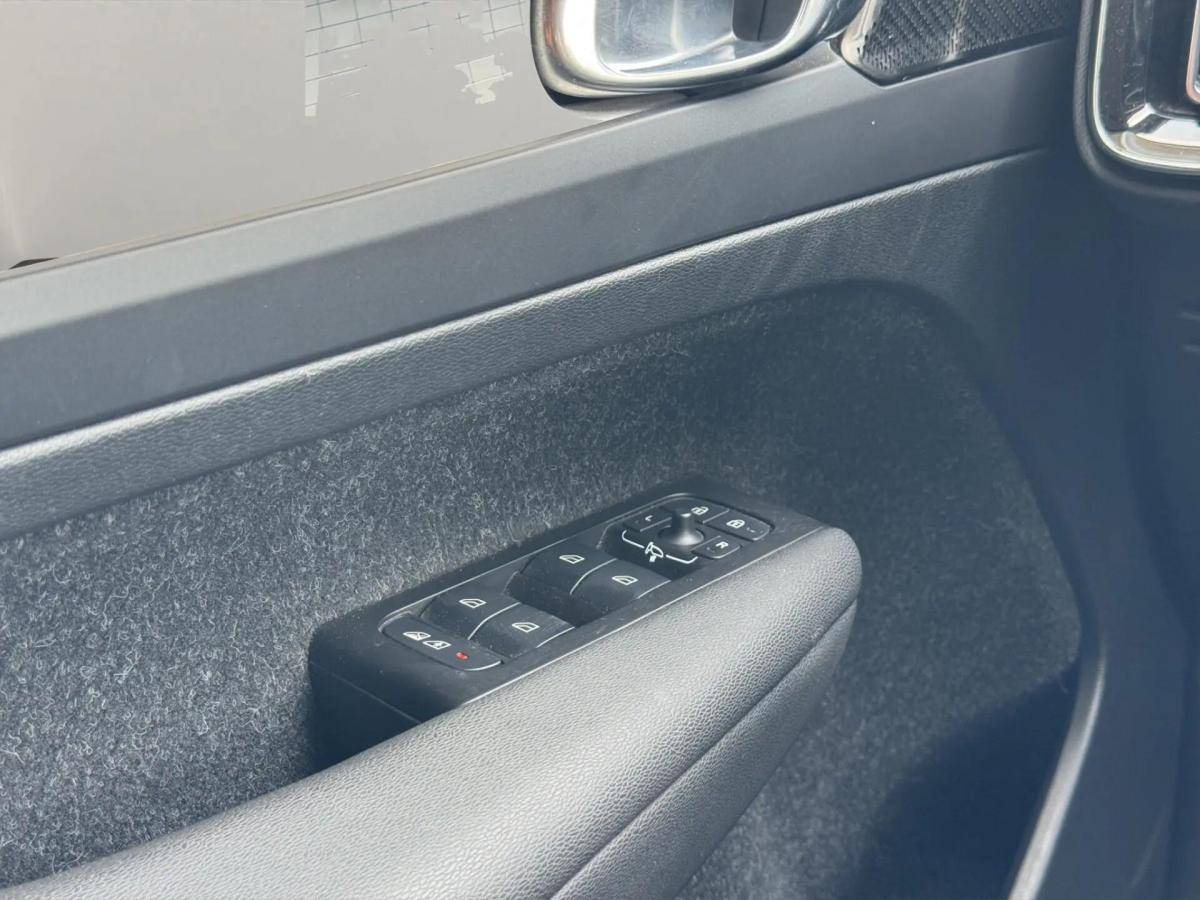 volvo-xc40-2021-hibrido-a-gasolina-1477cc