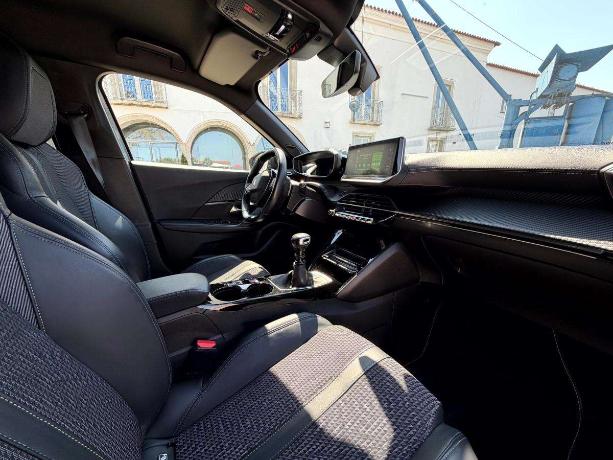 peugeot-2008-2021-diesel-1499cc