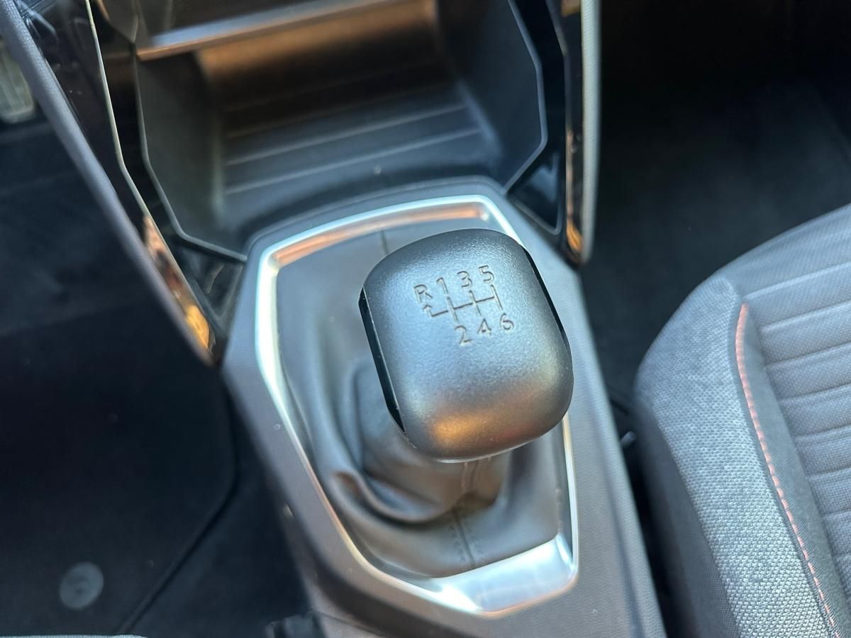 peugeot-2008-2024-gasolina-1199cc