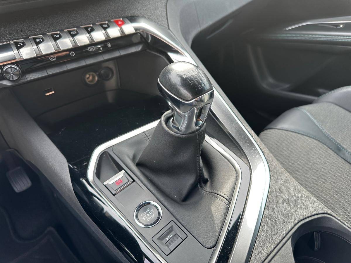 peugeot-5008-2023-gasolina-1199cc