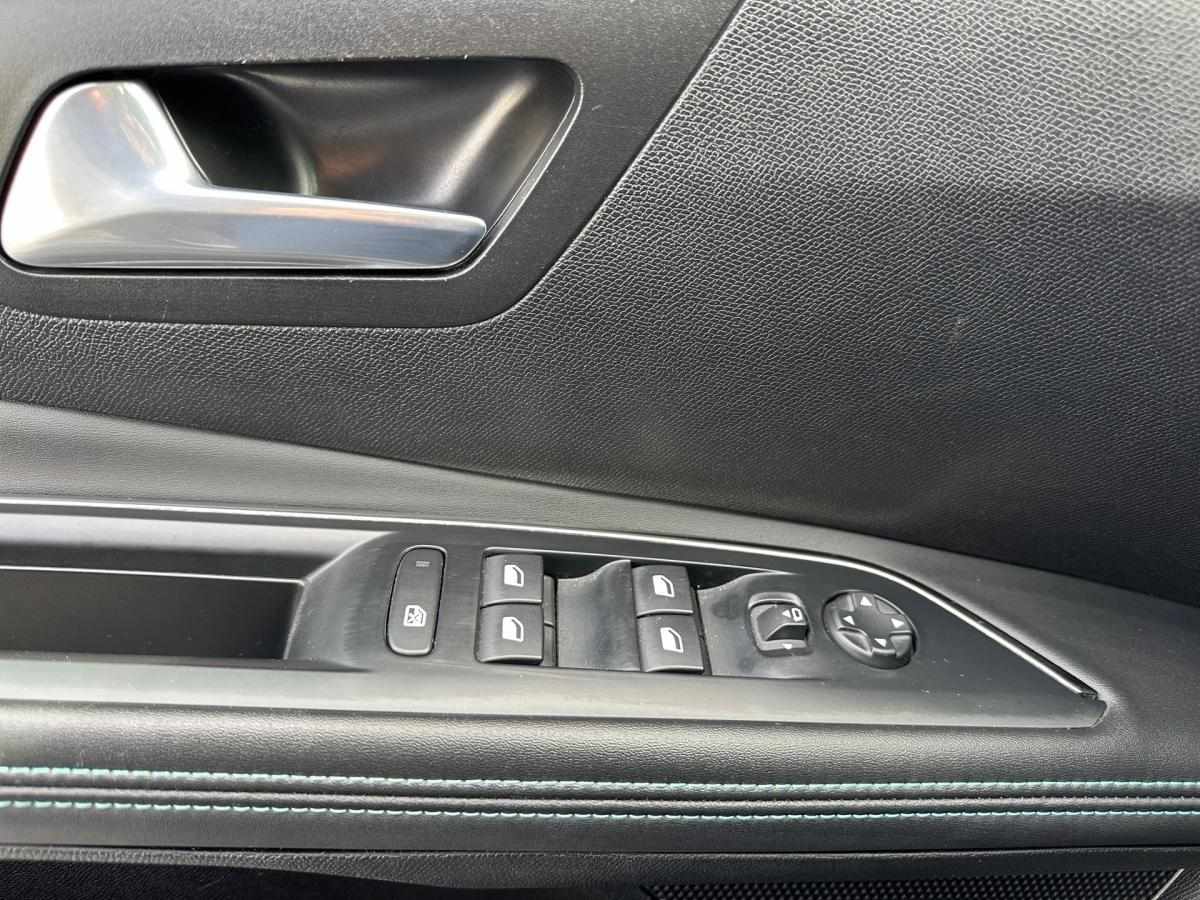 peugeot-5008-2023-gasolina-1199cc