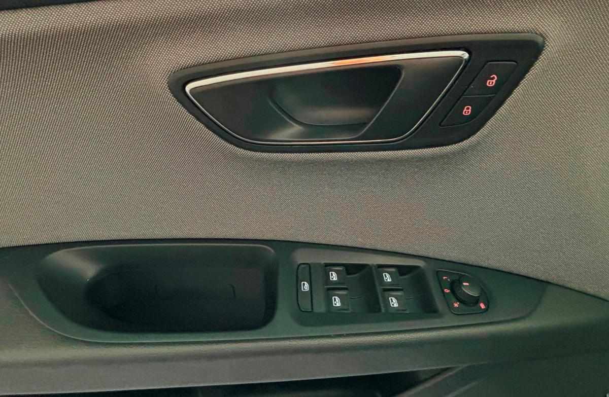 seat-leon-1-6-tdi-2017-diesel-1598cc
