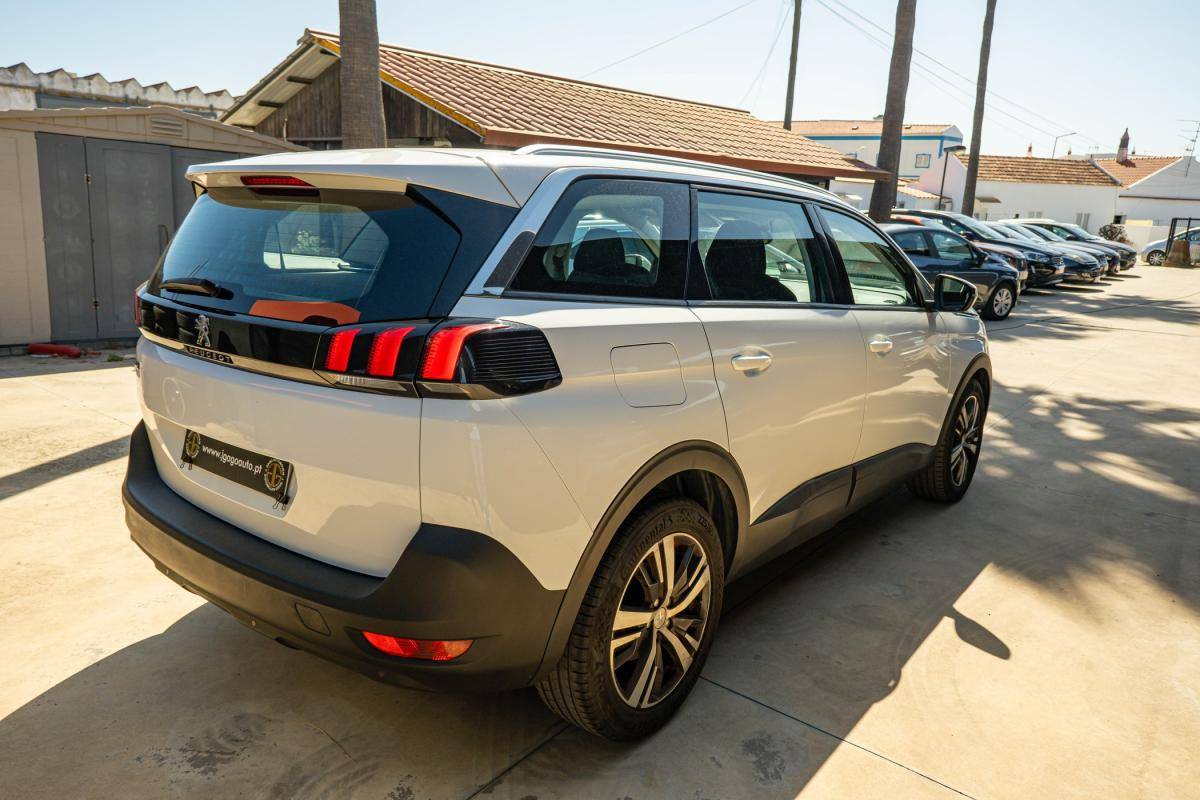 peugeot-5008-2017-diesel-1560cc
