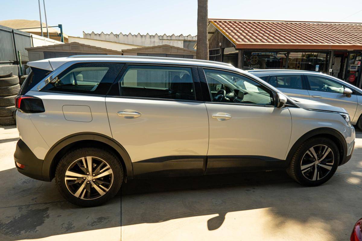 peugeot-5008-2017-diesel-1560cc