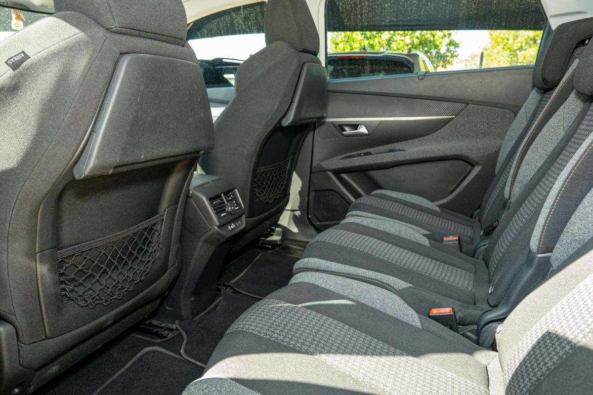 peugeot-5008-2017-diesel-1560cc