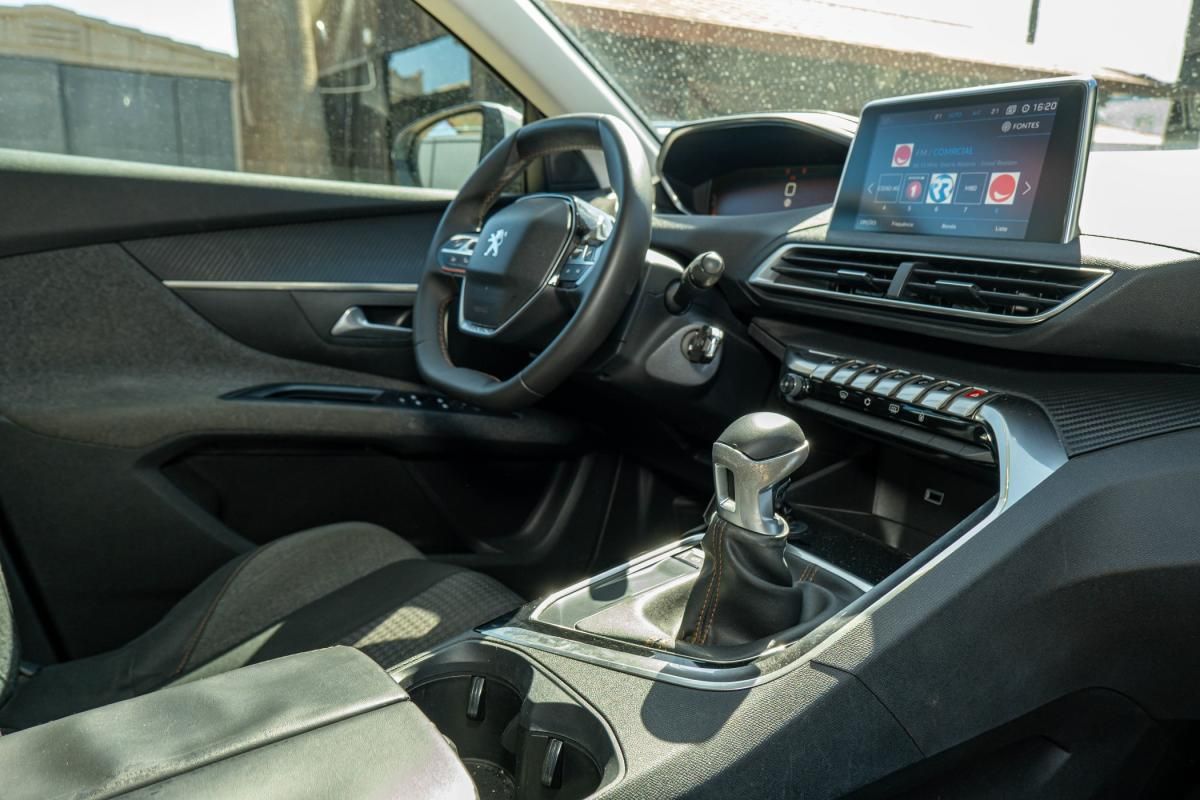 peugeot-5008-2017-diesel-1560cc