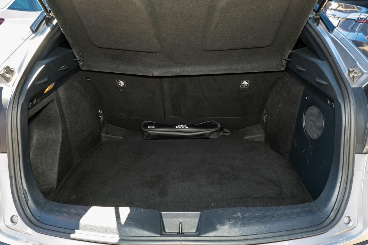 toyota-c-hr-2018-hibrido-a-gasolina-1798cc