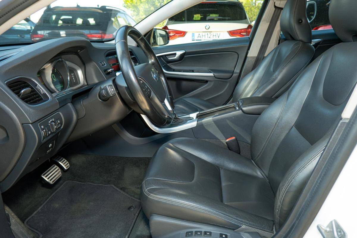 volvo-v60-2013-hibrido-a-diesel-2400cc