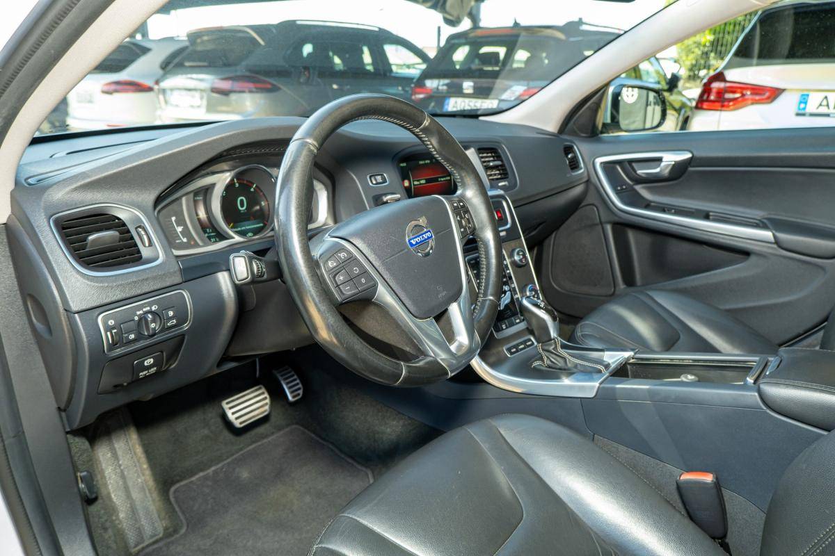 volvo-v60-2013-hibrido-a-diesel-2400cc