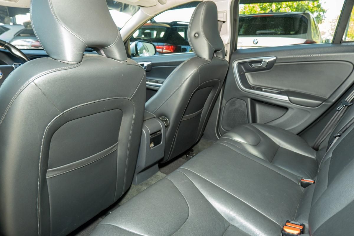 volvo-v60-2013-hibrido-a-diesel-2400cc