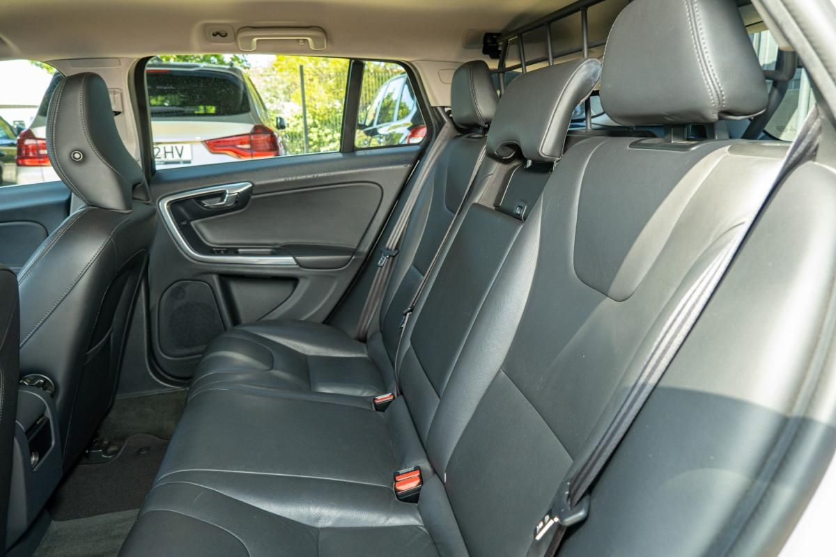 volvo-v60-2013-hibrido-a-diesel-2400cc