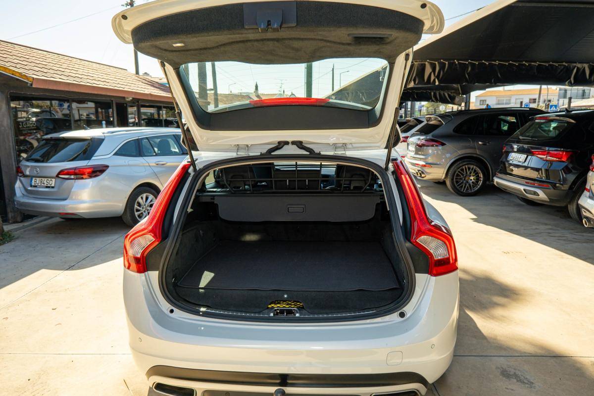 volvo-v60-2013-hibrido-a-diesel-2400cc
