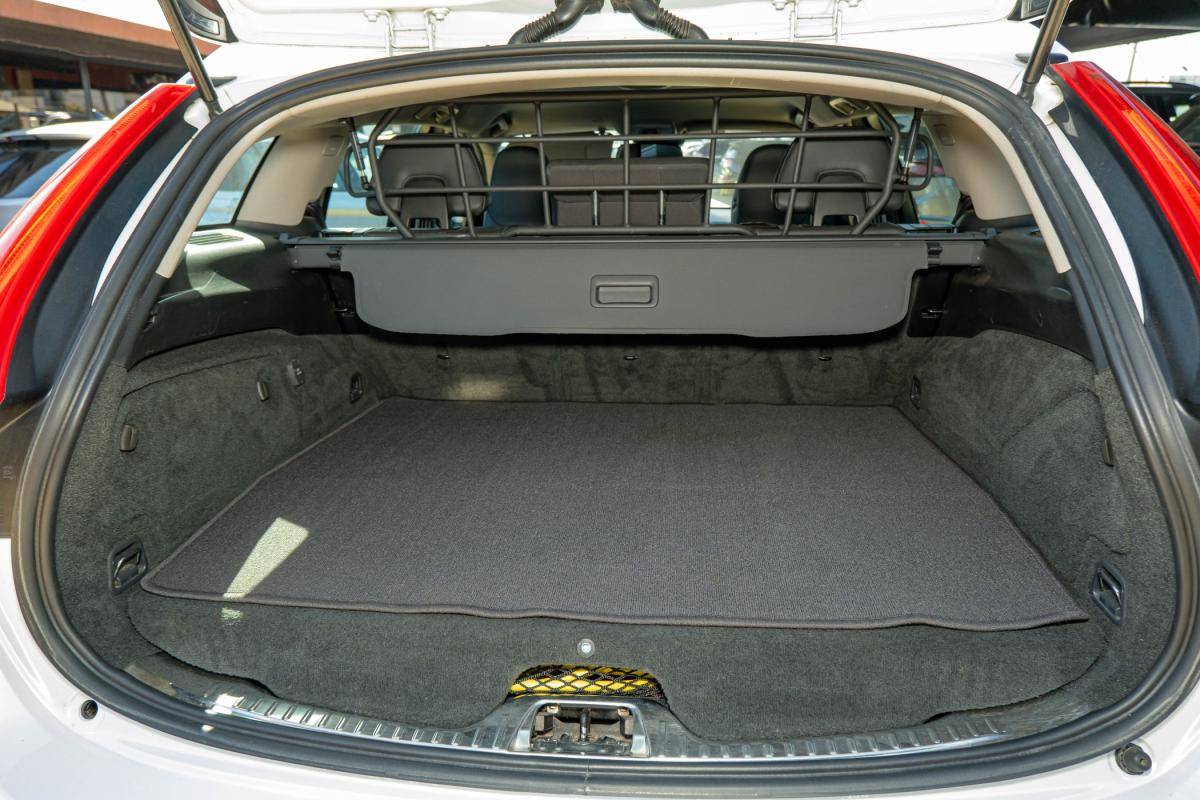 volvo-v60-2013-hibrido-a-diesel-2400cc