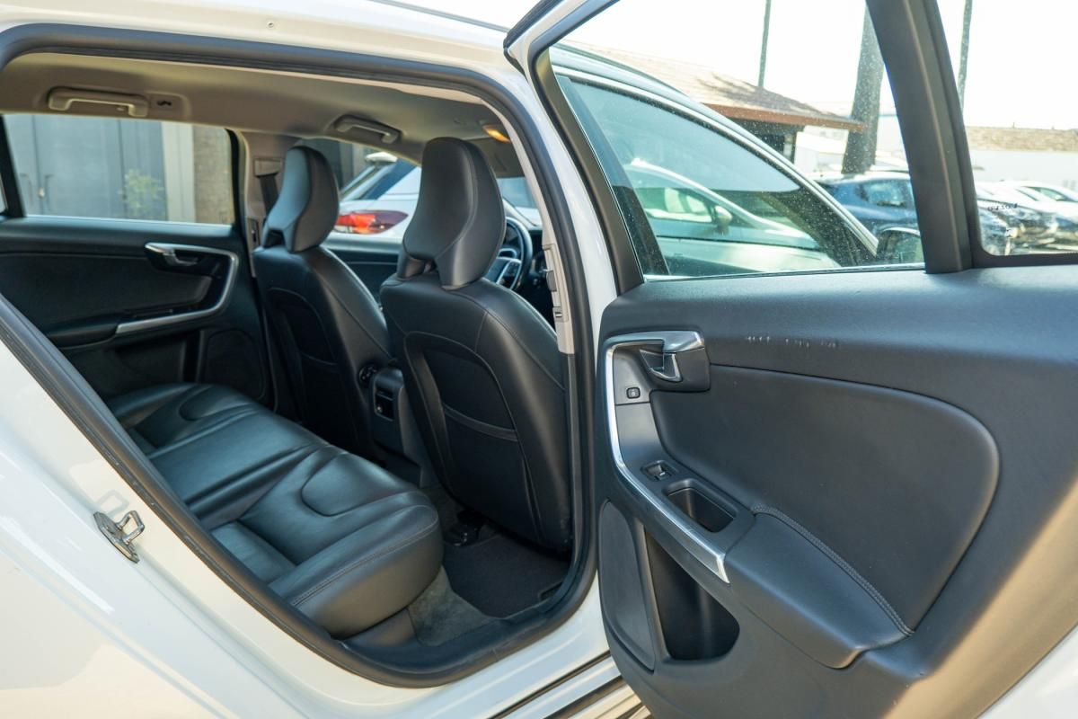 volvo-v60-2013-hibrido-a-diesel-2400cc