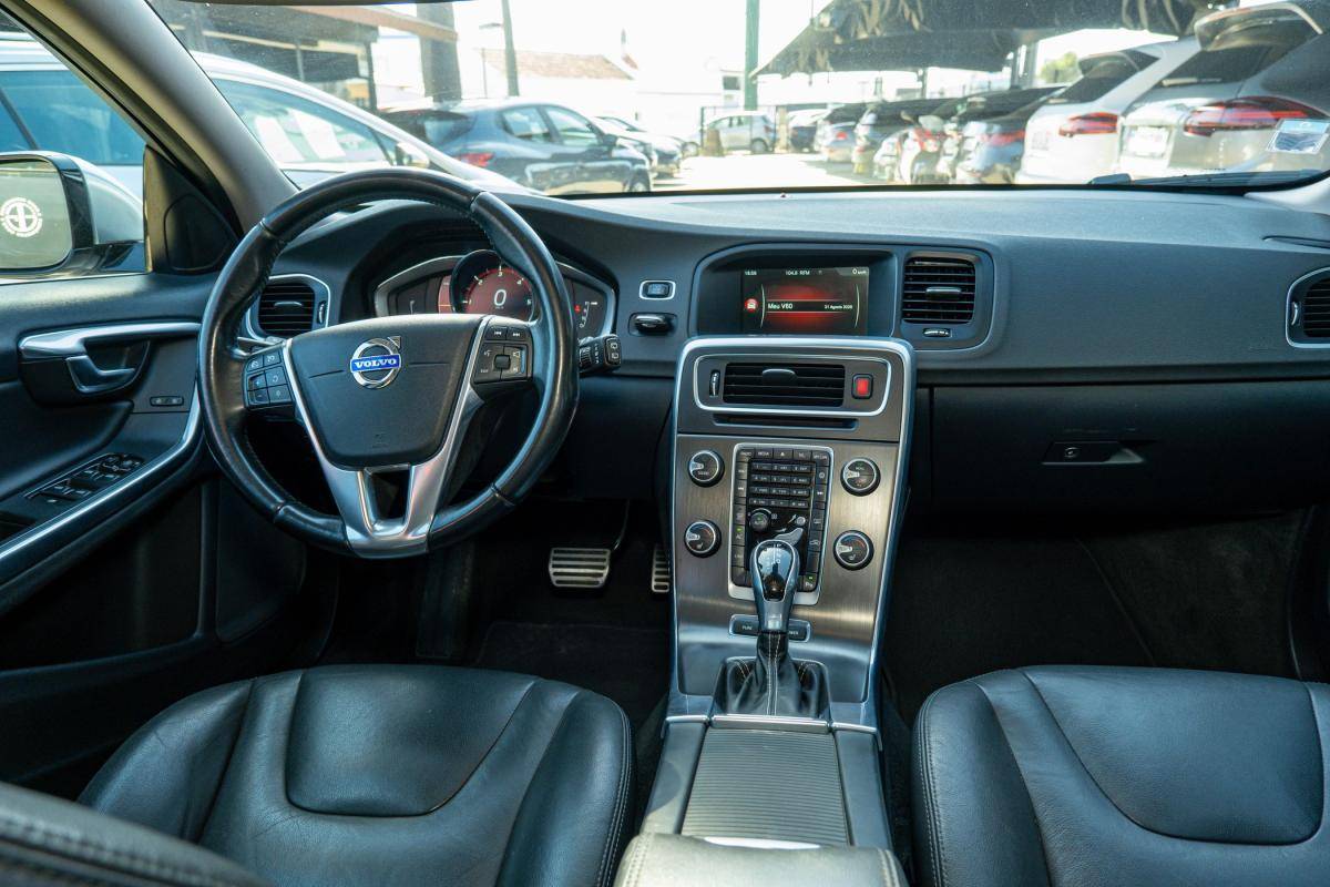 volvo-v60-2013-hibrido-a-diesel-2400cc