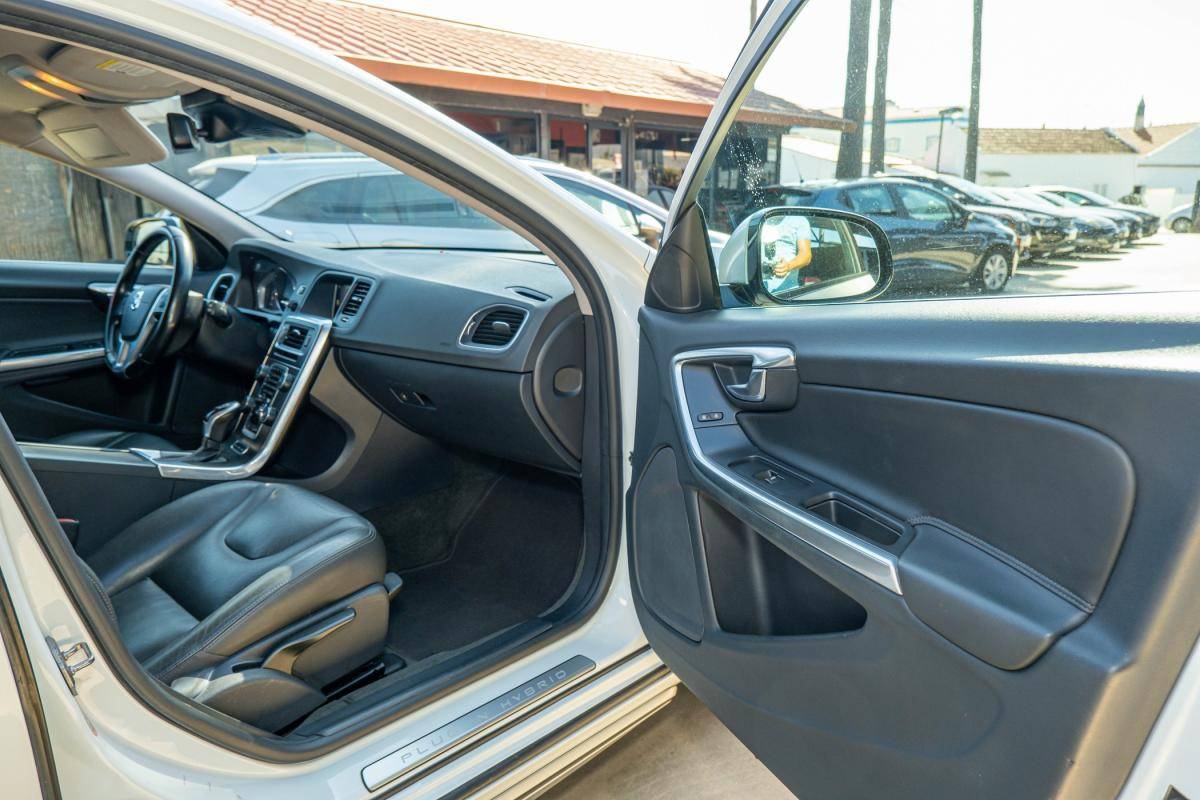 volvo-v60-2013-hibrido-a-diesel-2400cc