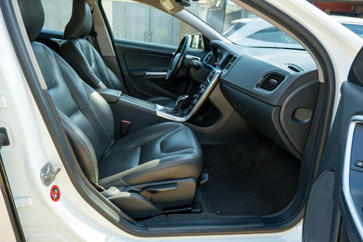 volvo-v60-2013-hibrido-a-diesel-2400cc