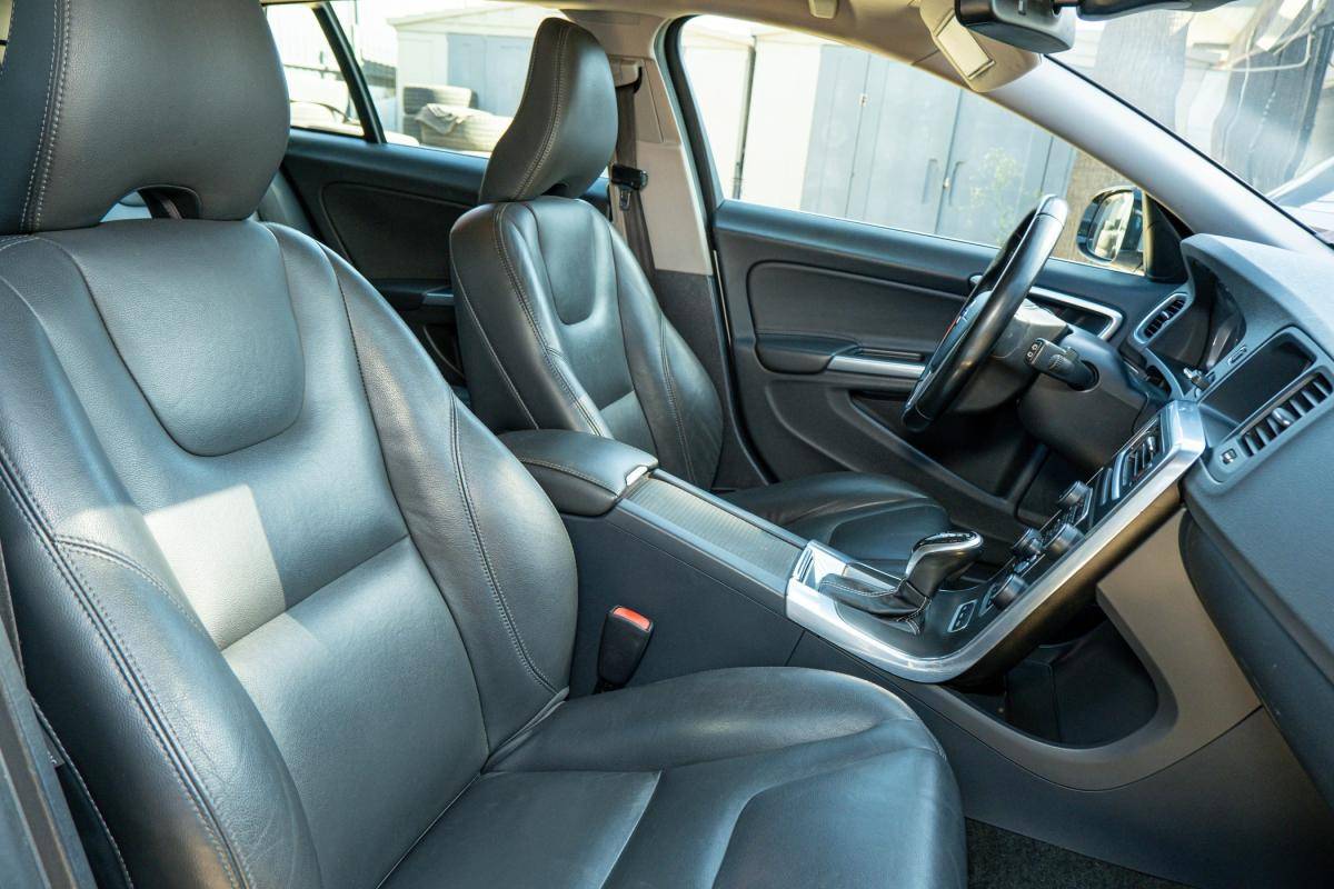 volvo-v60-2013-hibrido-a-diesel-2400cc