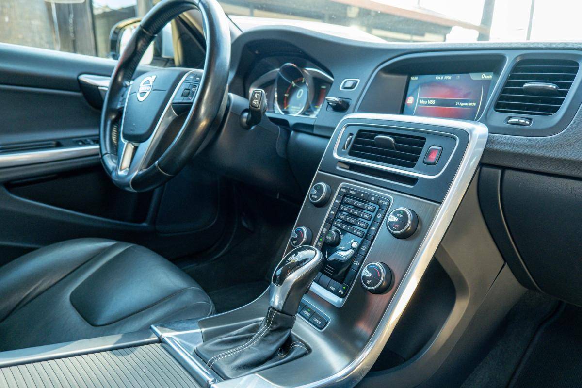 volvo-v60-2013-hibrido-a-diesel-2400cc
