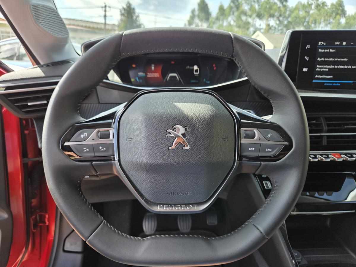 peugeot-208-1-2-puretech-2023-gasolina-1199cc