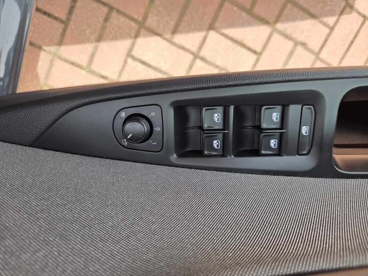 seat-leon-1-6-tdi-2018-diesel-1598cc