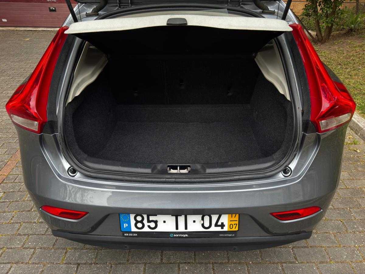 volvo-v40-2017-diesel-1969cc