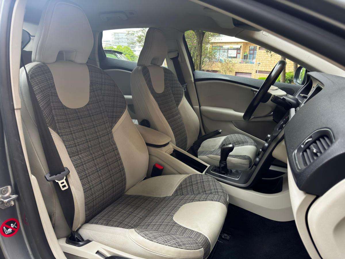 volvo-v40-2017-diesel-1969cc