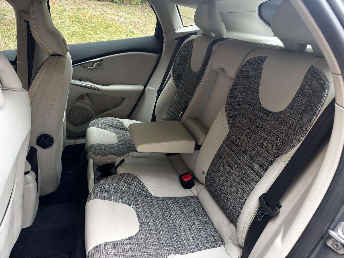 volvo-v40-2017-diesel-1969cc