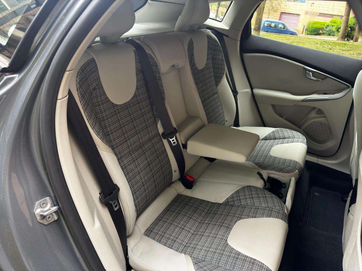 volvo-v40-2017-diesel-1969cc