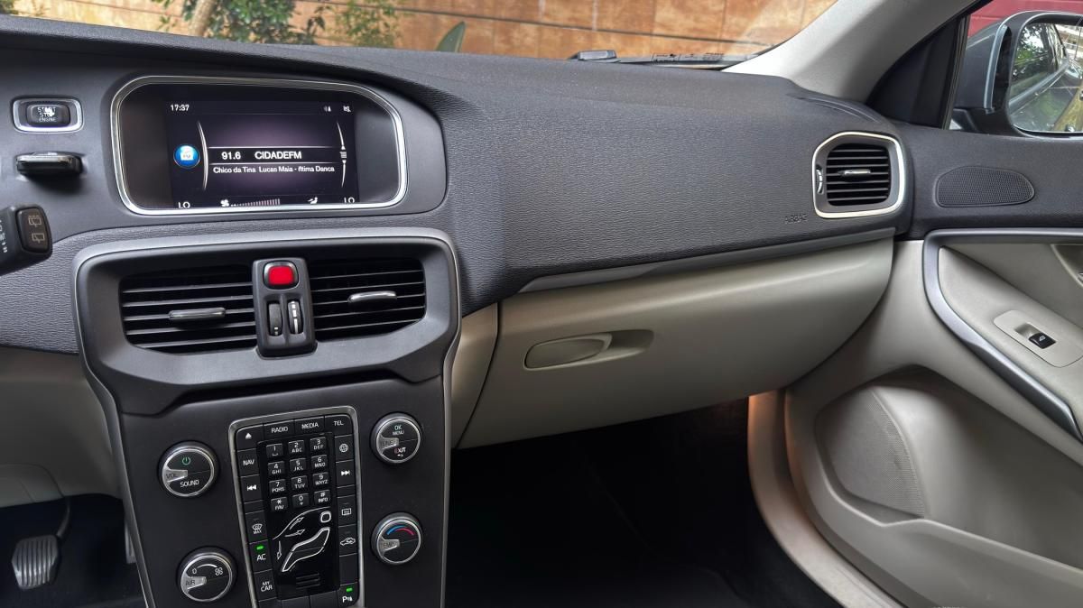 volvo-v40-2017-diesel-1969cc