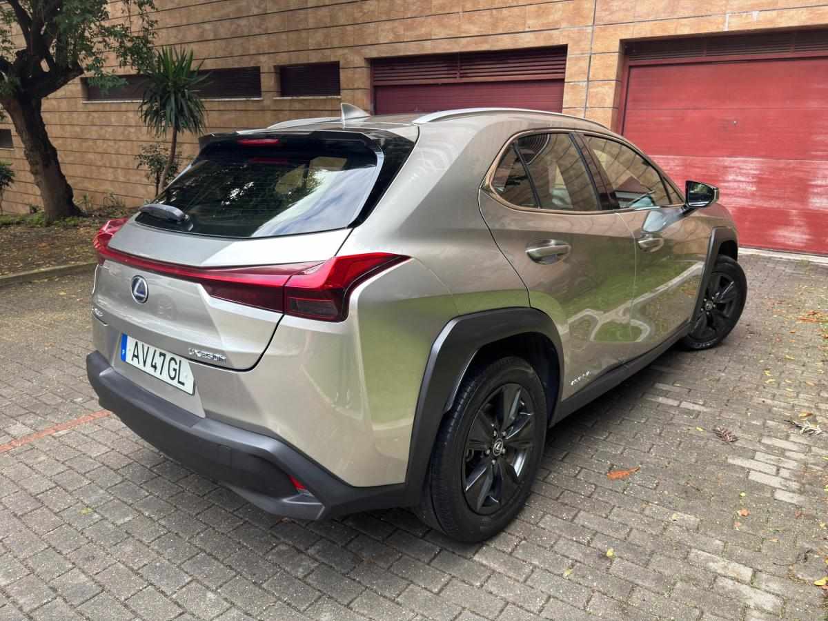 lexus-ux-2022-hibrido-a-gasolina-1987cc