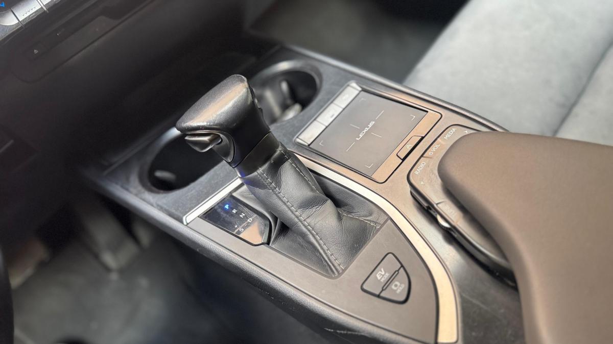 lexus-ux-2022-hibrido-a-gasolina-1987cc