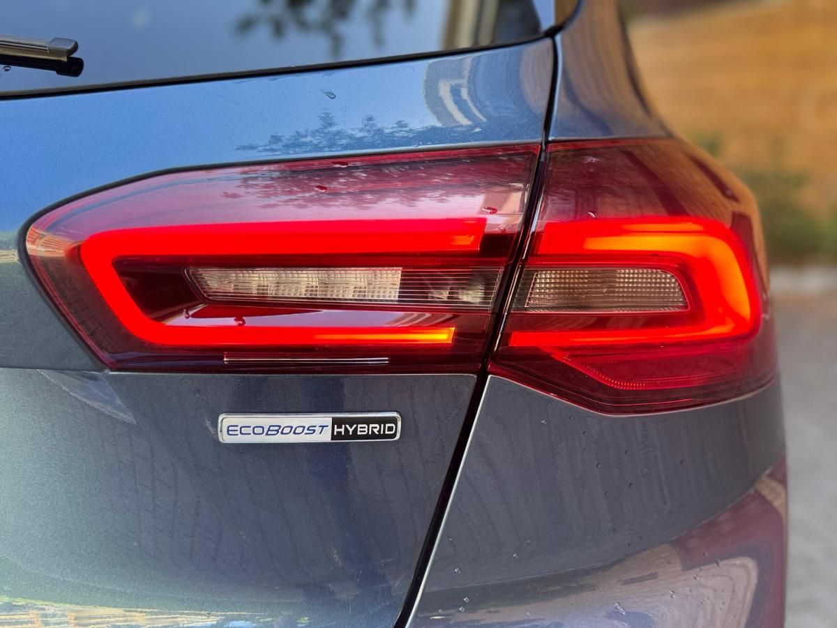 ford-focus-2022-hibrido-a-gasolina-999cc