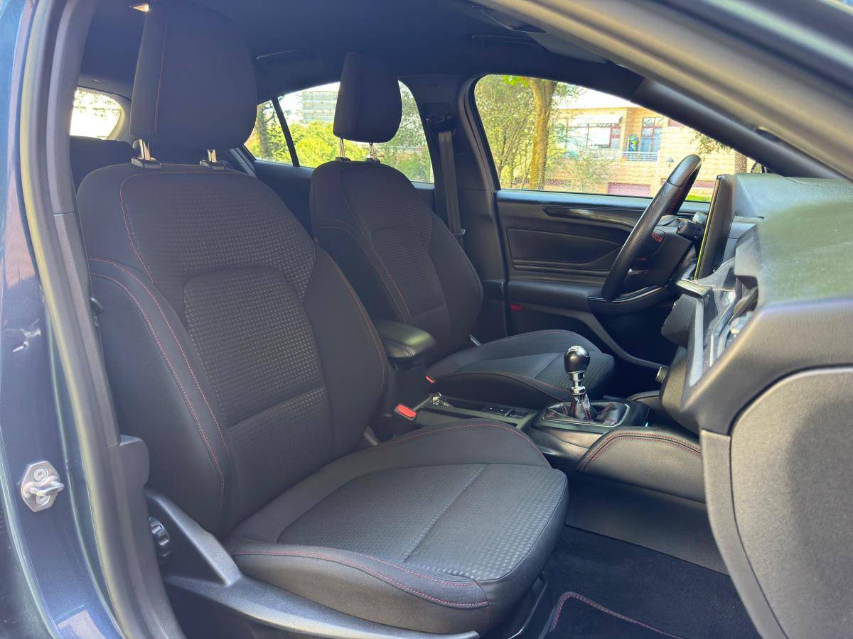 ford-focus-2022-hibrido-a-gasolina-999cc
