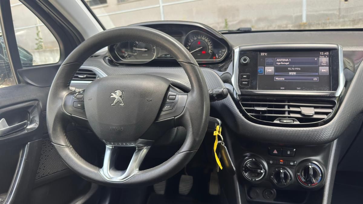 peugeot-208-2017-gasolina-1199cc