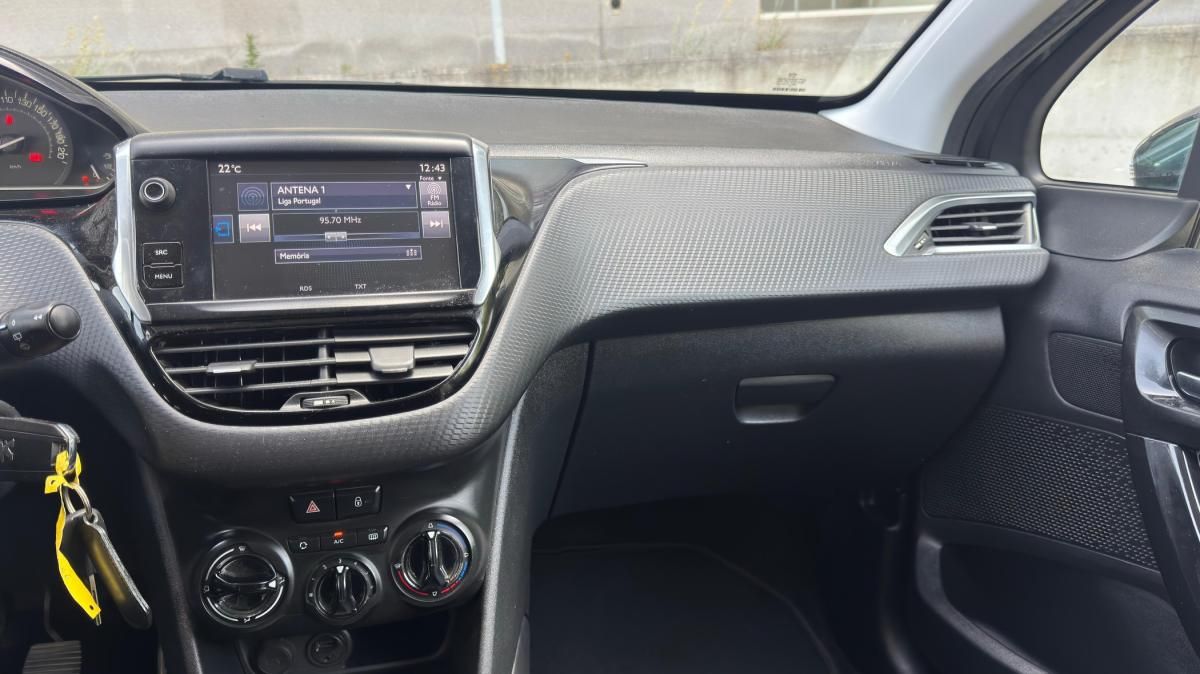 peugeot-208-2017-gasolina-1199cc