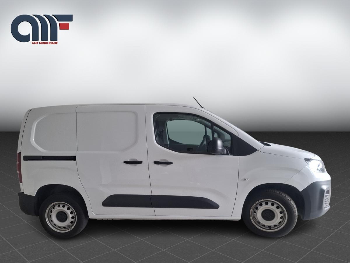 fiat-doblo-2023-diesel-1499cc