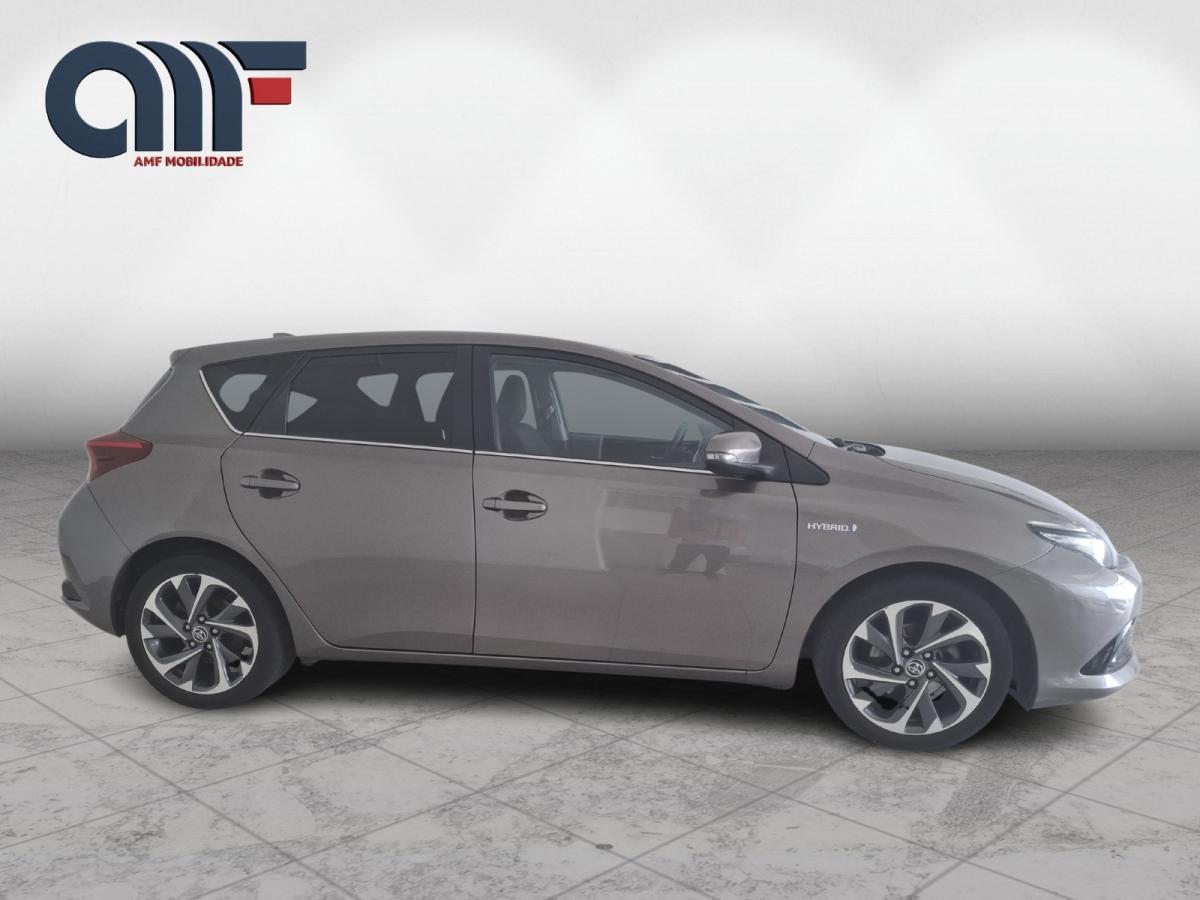 toyota-auris-2016-hibrido-a-gasolina-1798cc