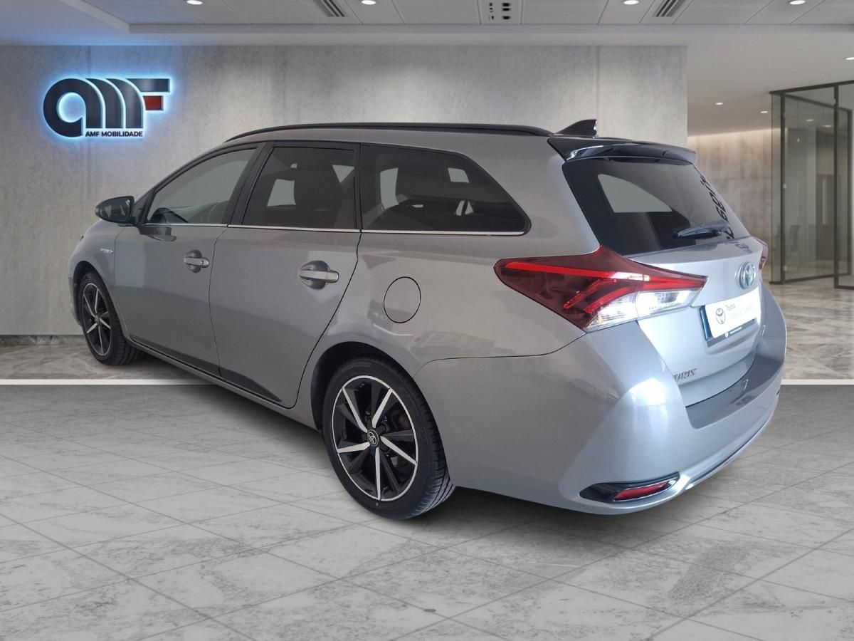 toyota-auris-touring-sports-2017-hibrido-a-gasolina-1798cc