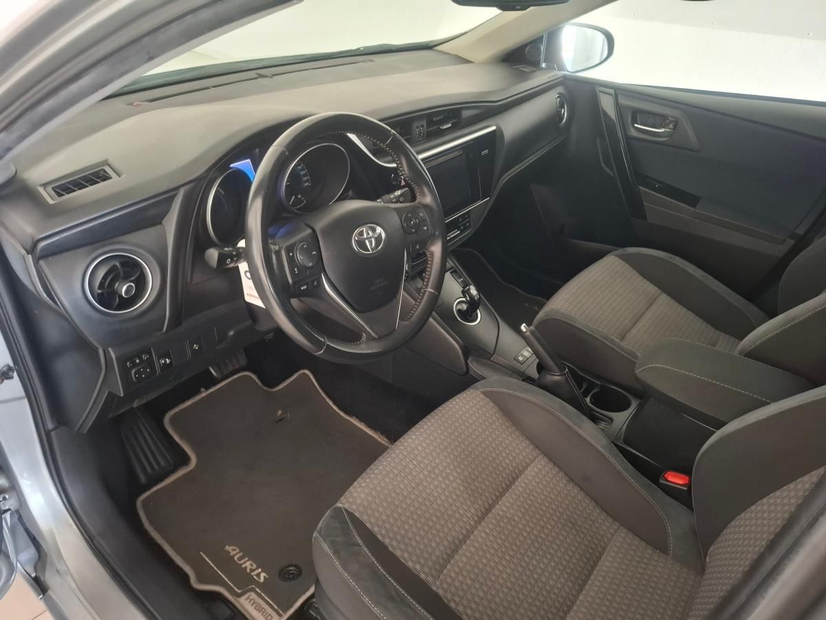 toyota-auris-touring-sports-2017-hibrido-a-gasolina-1798cc