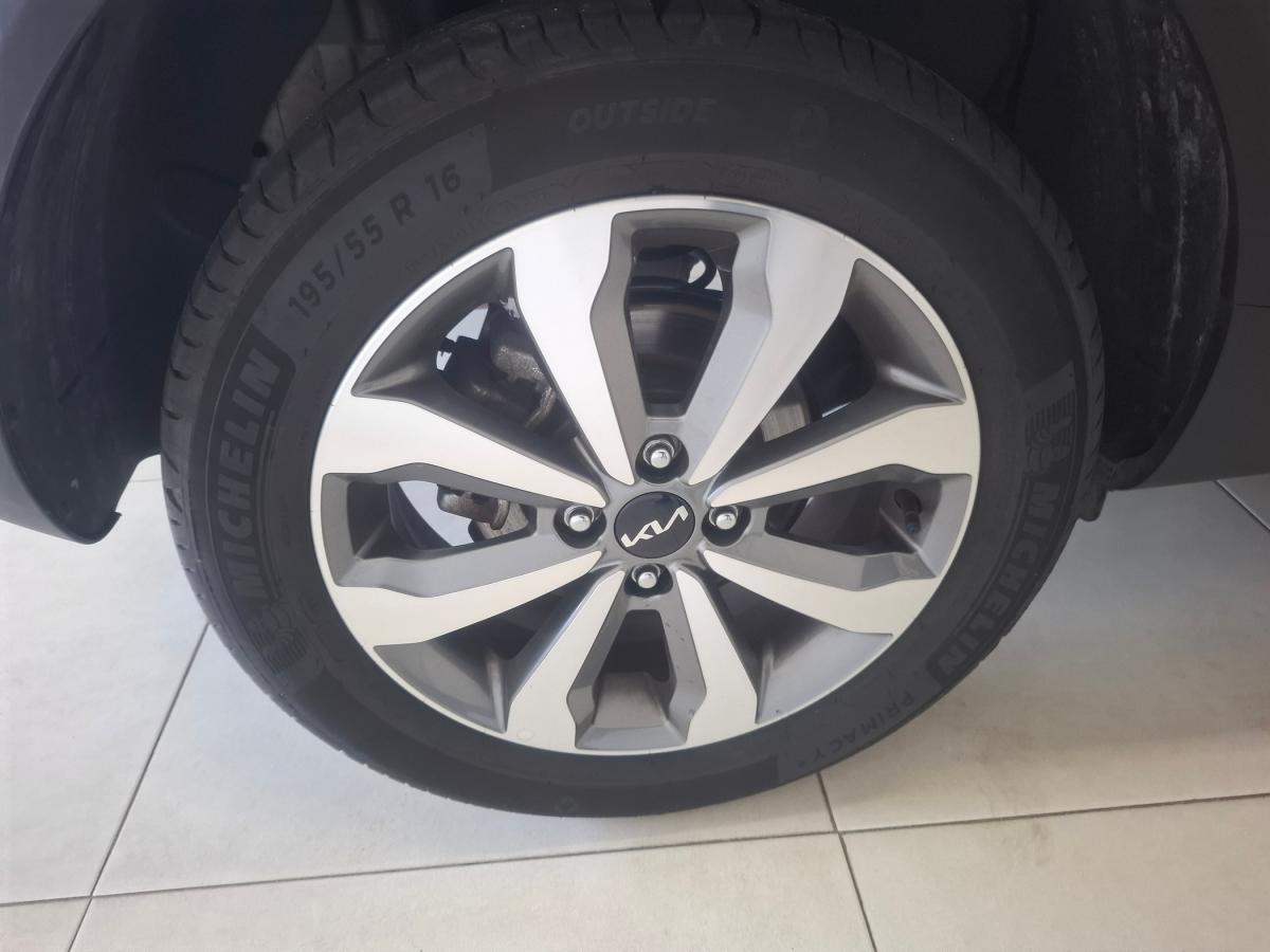 kia-stonic-2025-gasolina-1197cc