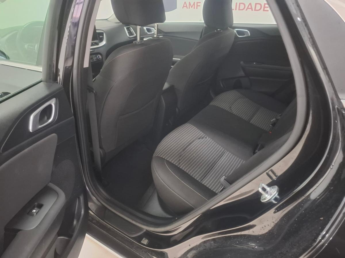 kia-xceed-2025-gasolina-998cc
