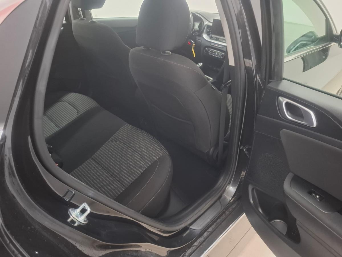 kia-xceed-2025-gasolina-998cc