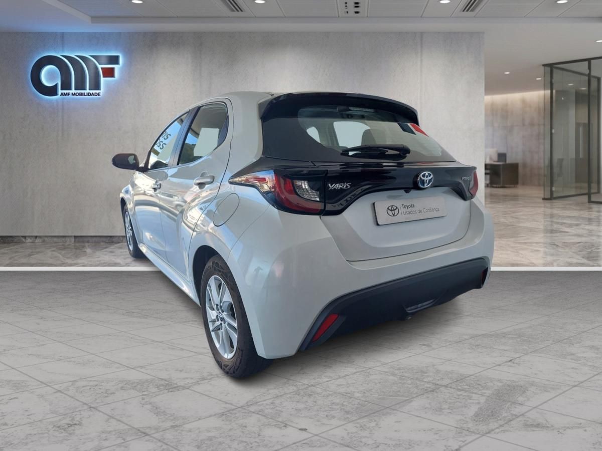 toyota-yaris-2025-hibrido-a-gasolina-1490cc