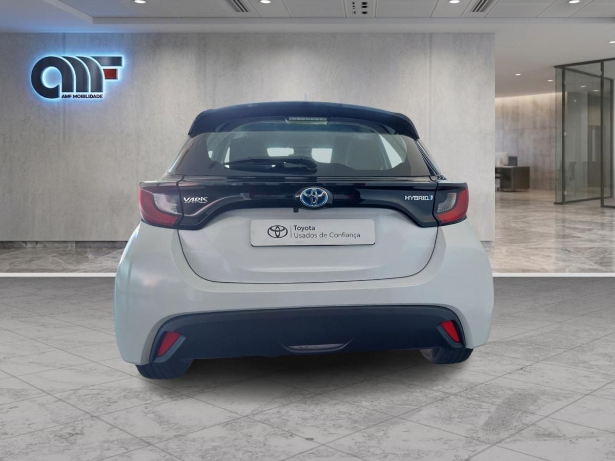 toyota-yaris-2025-hibrido-a-gasolina-1490cc
