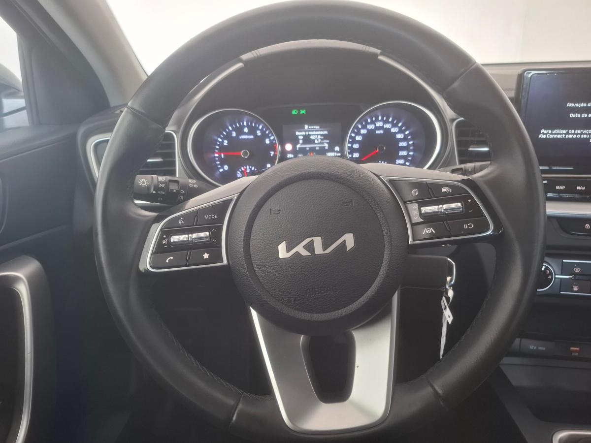 kia-xceed-2025-gasolina-998cc