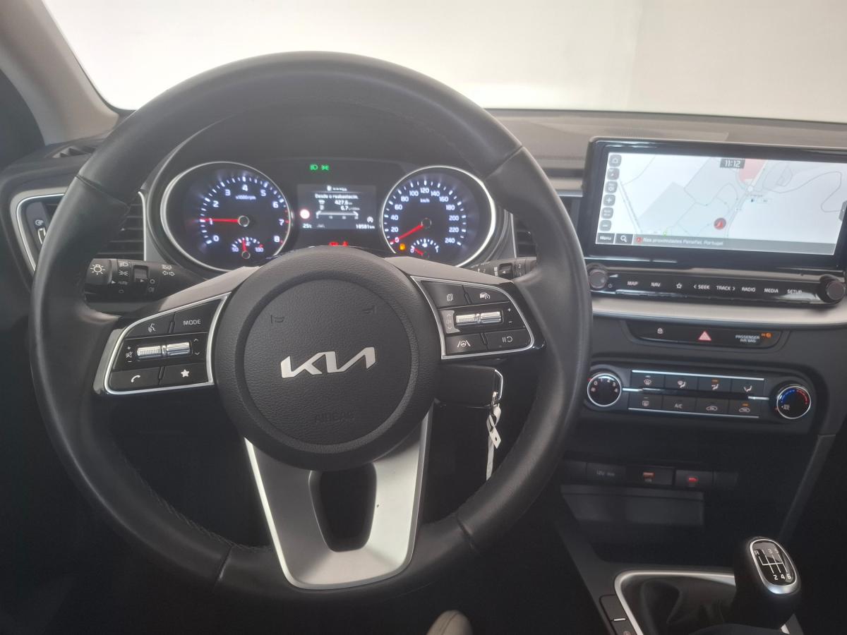 kia-xceed-2025-gasolina-998cc