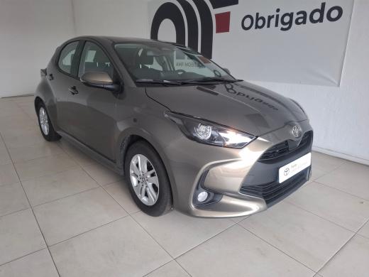 toyota-yaris-2024-hibrido-a-gasolina-1490cc