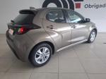 toyota-yaris-2024-hibrido-a-gasolina-1490cc
